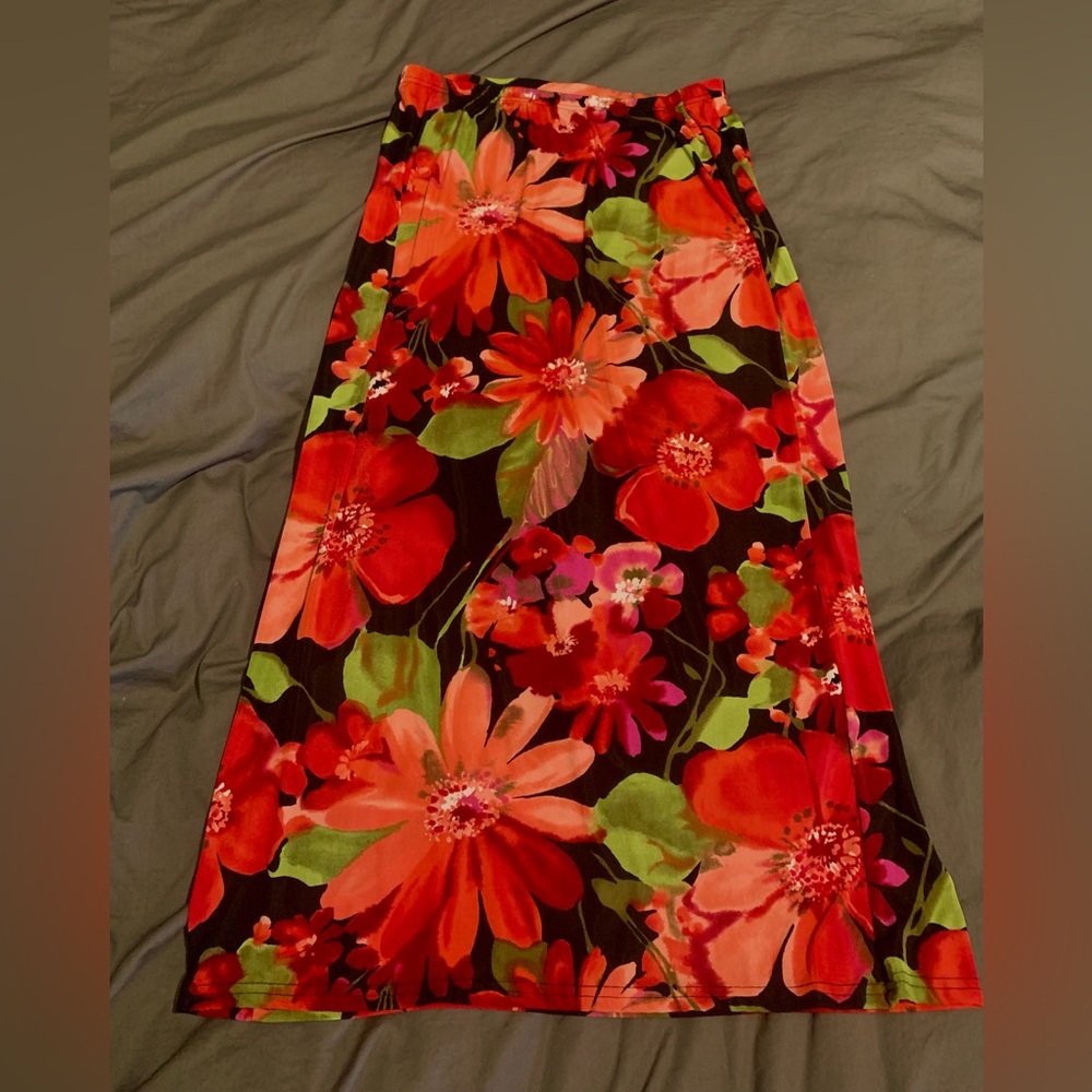 Kathy Ireland Vibrant Red Floral Print Maxi Skirt Sz XL ( never worn) - Picture 8 of 8